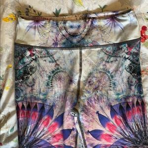Boho capri leggings size L